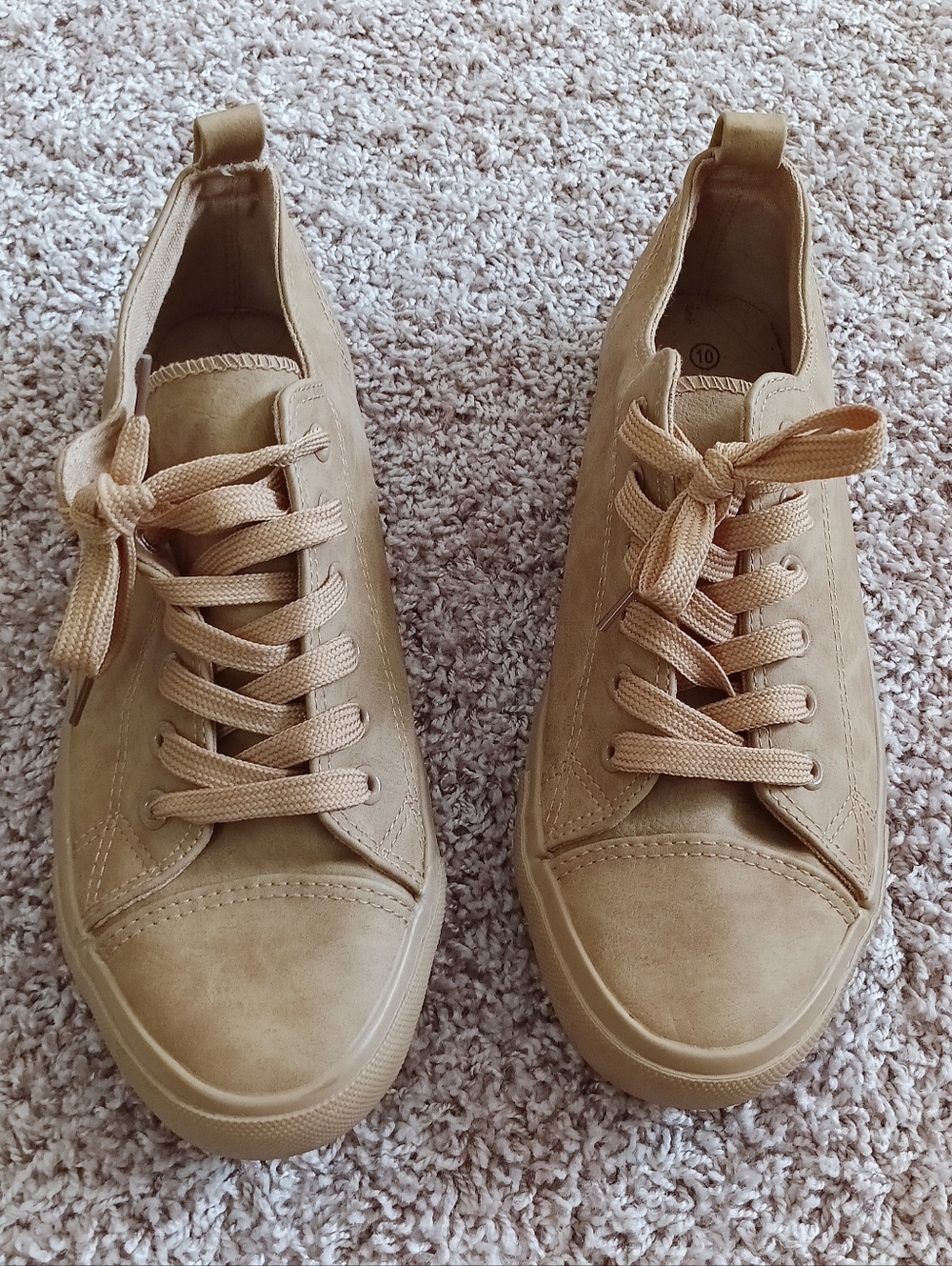 Women’s Casual Lace-Up Sneakers in Tan